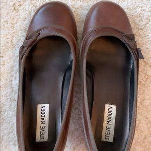 Steve Madden Brown Leather kitten heels